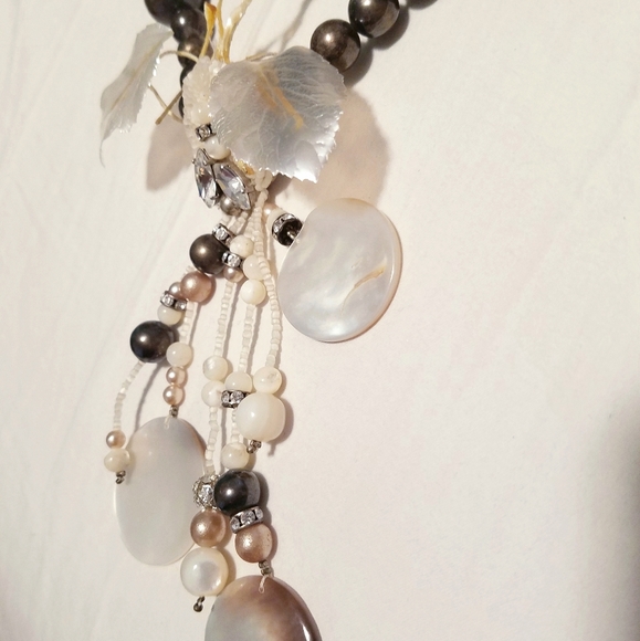 Beaded Leaf and Shell Necklace - Picture 4 of 7